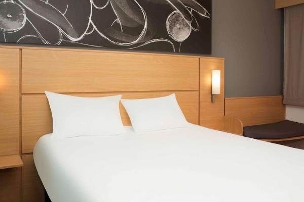 Hotel ibis 3 Lacs Neuchâtel